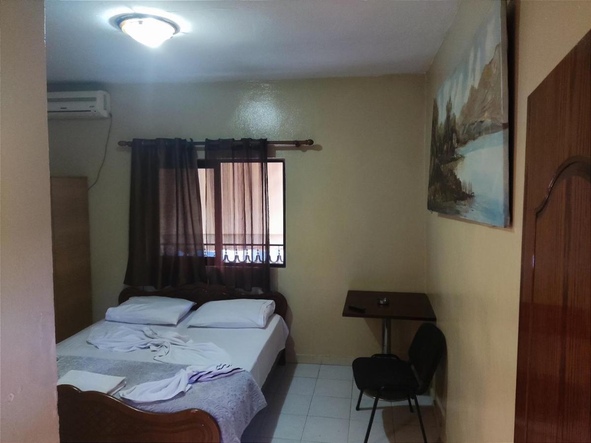 Dafina Hotel Тирана Екстер'єр фото