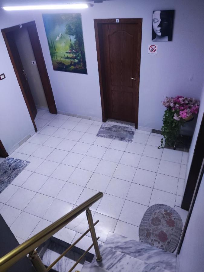 Dafina Hotel Тирана Екстер'єр фото