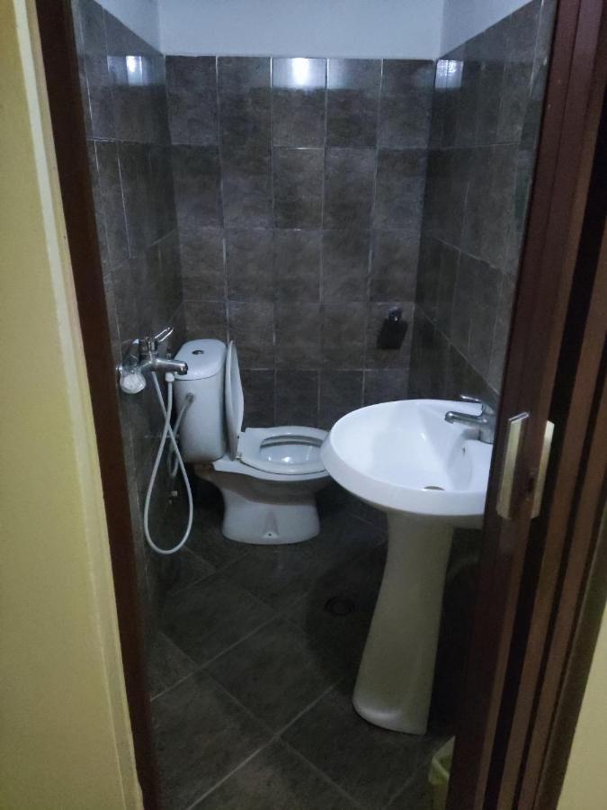 Dafina Hotel Тирана Екстер'єр фото