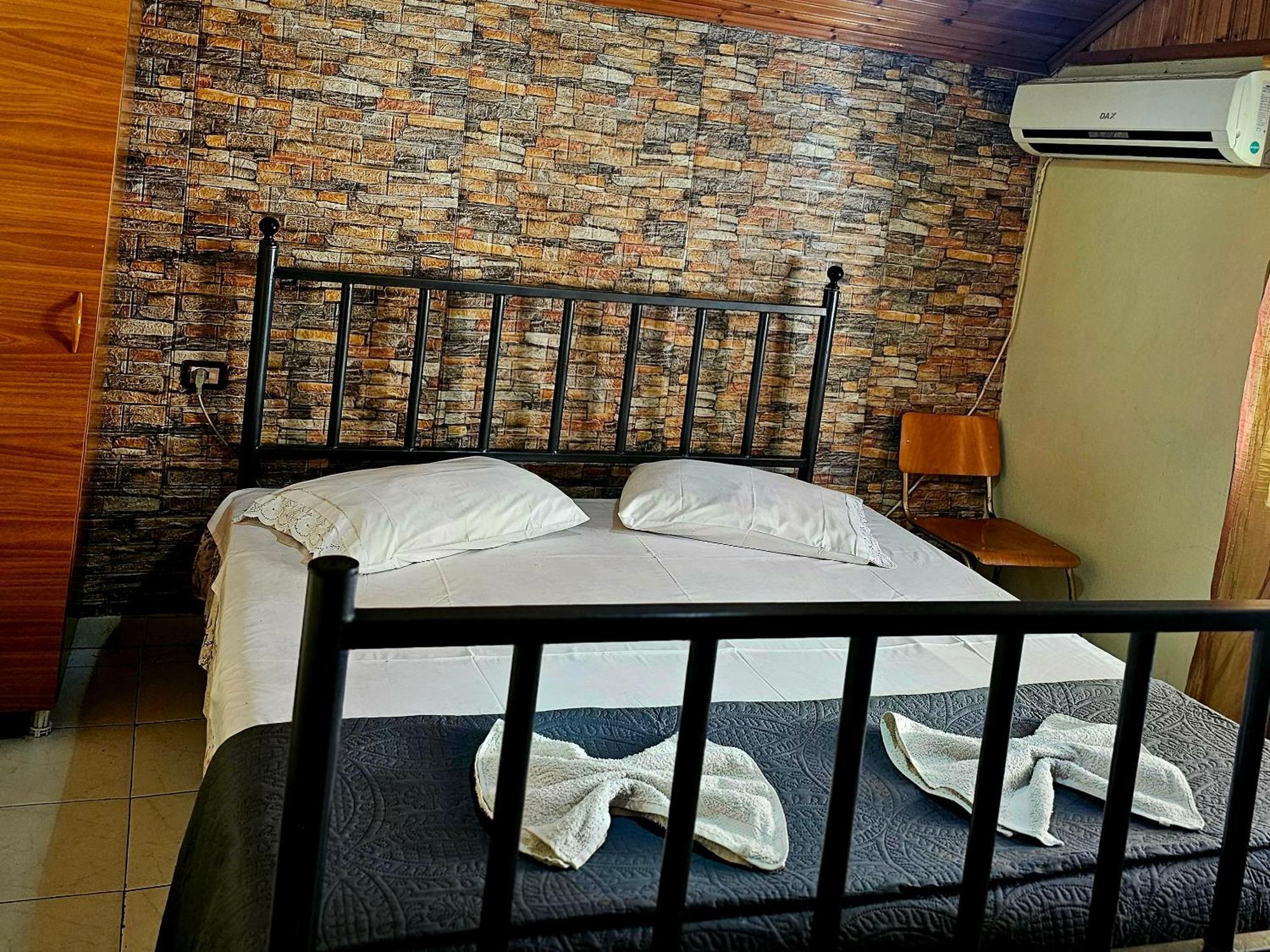 Dafina Hotel Тирана Екстер'єр фото
