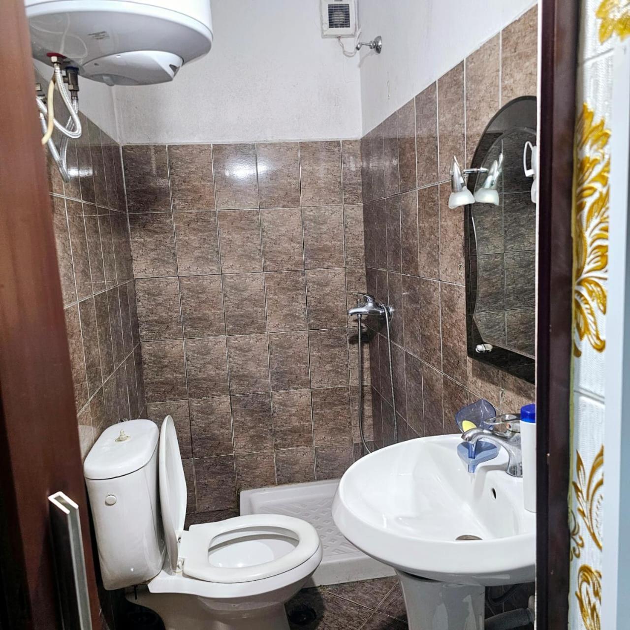 Dafina Hotel Тирана Екстер'єр фото