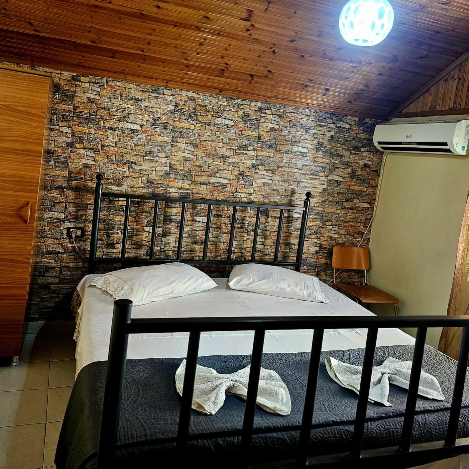 Dafina Hotel Тирана Екстер'єр фото