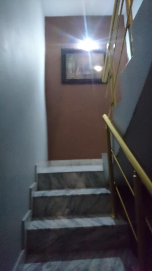 Dafina Hotel Тирана Екстер'єр фото