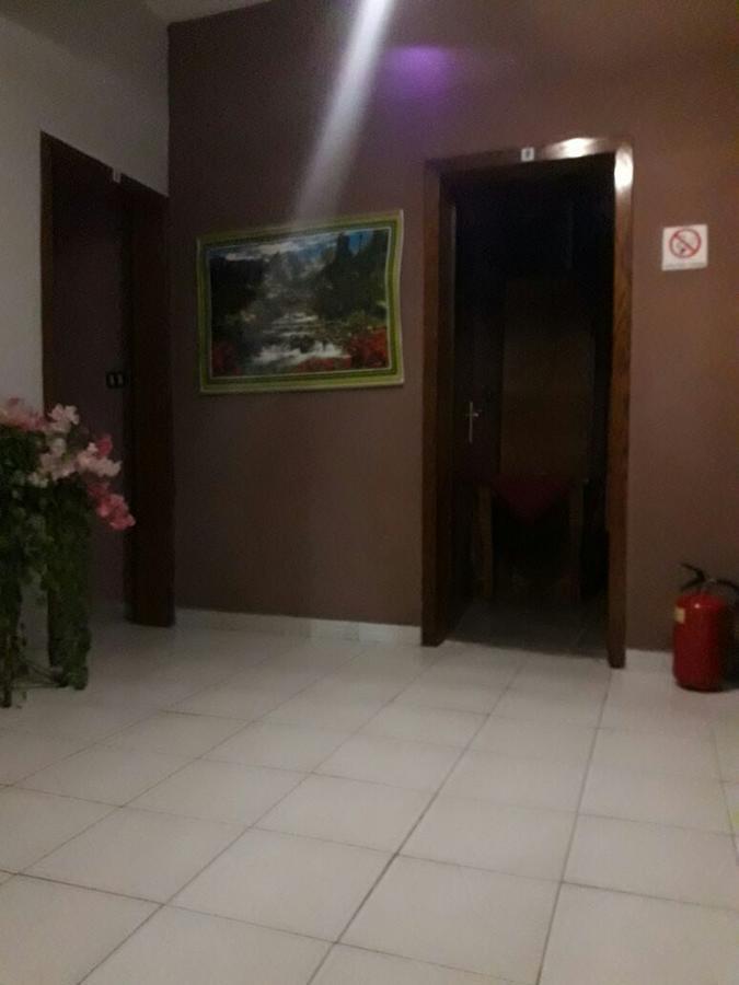 Dafina Hotel Тирана Екстер'єр фото