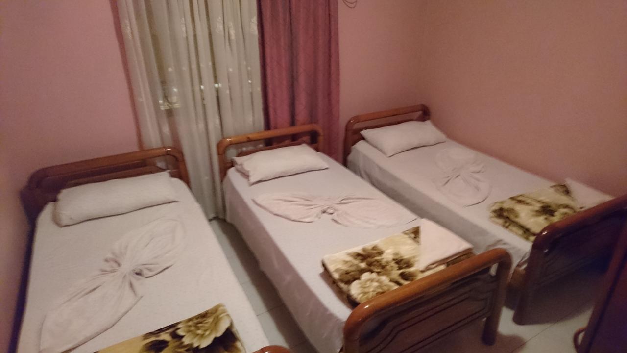 Dafina Hotel Тирана Екстер'єр фото