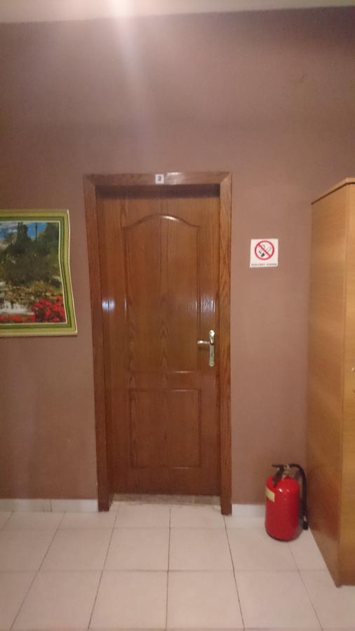 Dafina Hotel Тирана Екстер'єр фото