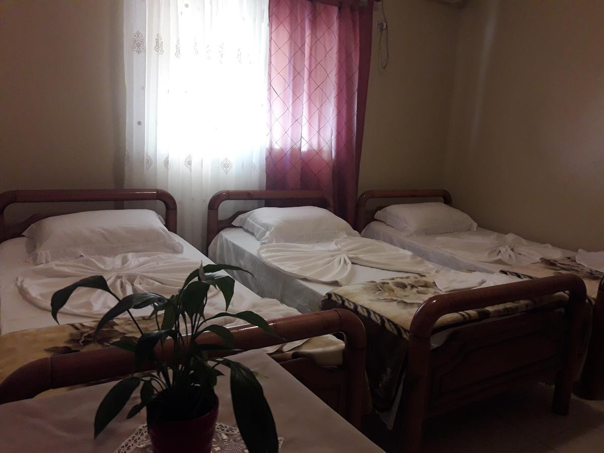 Dafina Hotel Тирана Екстер'єр фото
