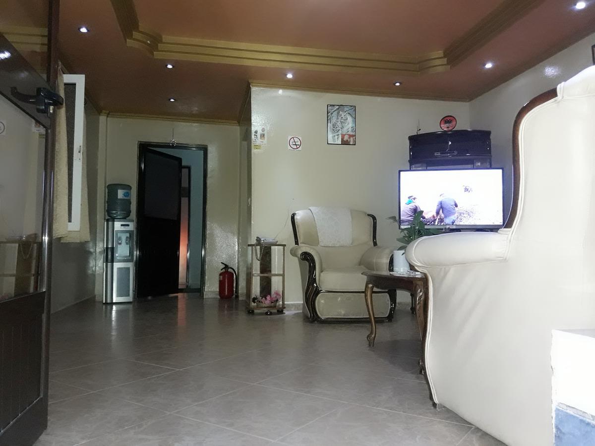 Dafina Hotel Тирана Екстер'єр фото