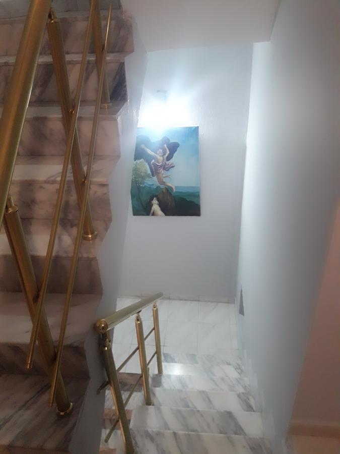 Dafina Hotel Тирана Екстер'єр фото