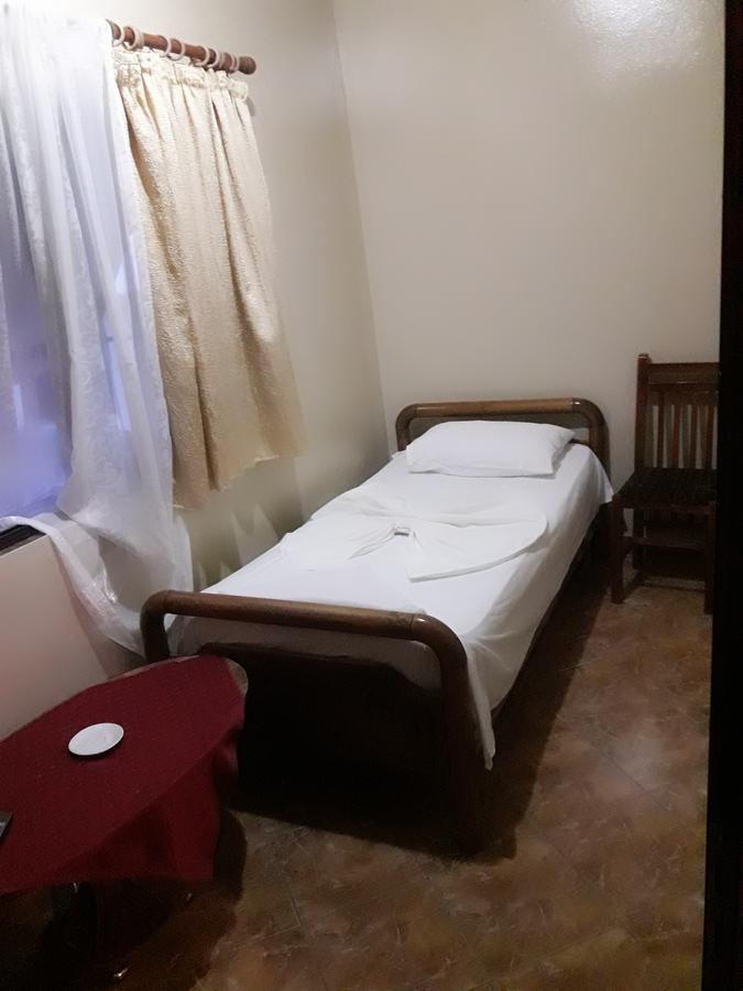 Dafina Hotel Тирана Екстер'єр фото
